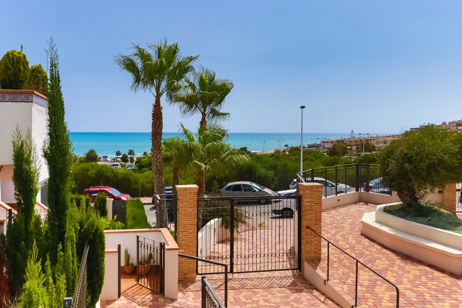 Resale - Lägenhet / Bungalow  - Torrevieja  - Azul Beach