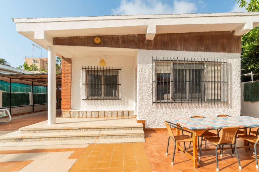 Resale - Villa / Semi detached - Torrevieja  - Aguas Nuevas