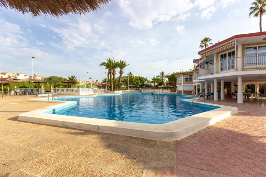 Resale - Villa / Semi detached - Torrevieja  - Aguas Nuevas