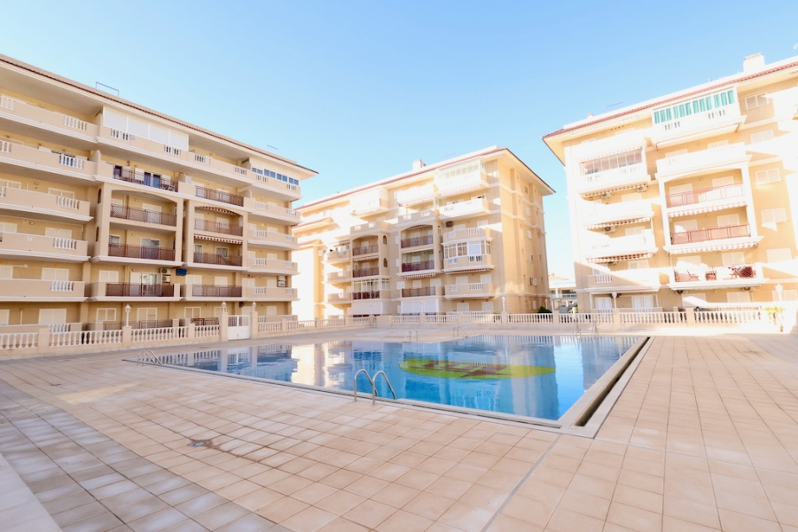 Resale - Apartamento/Bungalow - Torrevieja  - La Mata