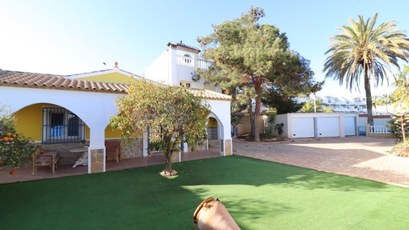 Villa / Semi detached - Resale - Orihuela Costa - Villamartin