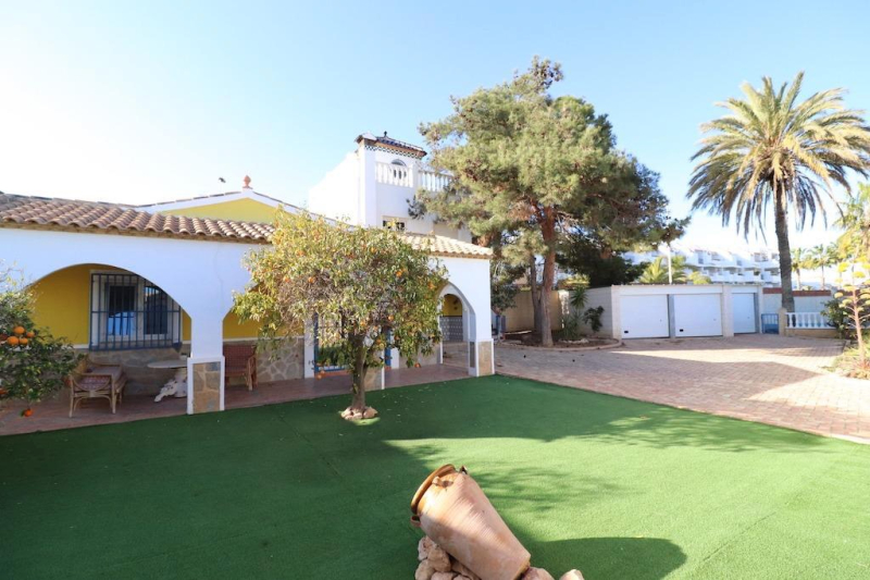 Villa - Resale - Orihuela Costa - Villamartin