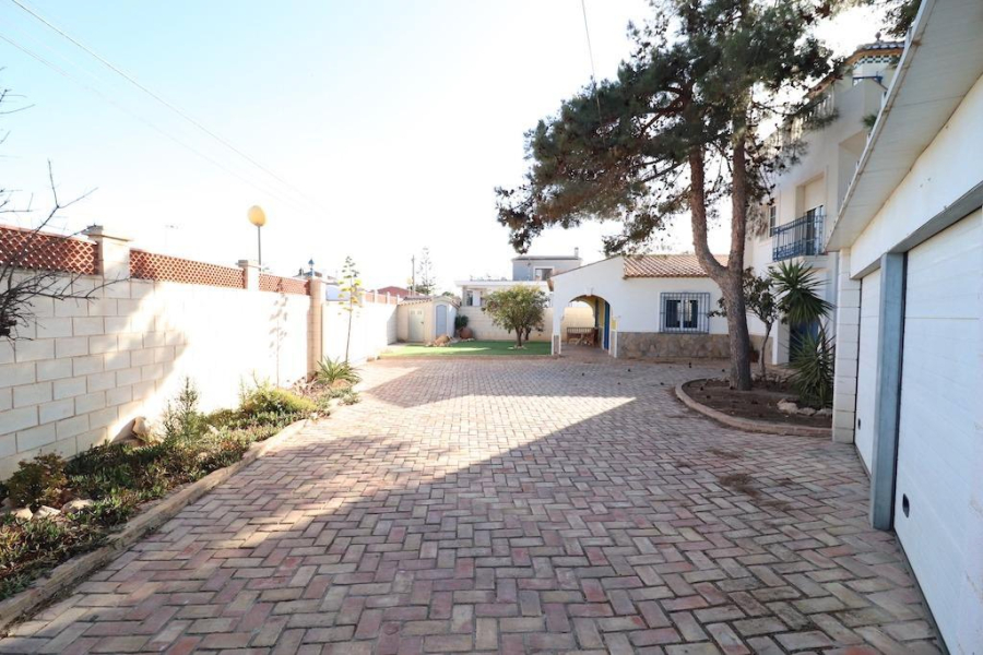 Resale - Villa / Semi detached - Orihuela Costa - Villamartin