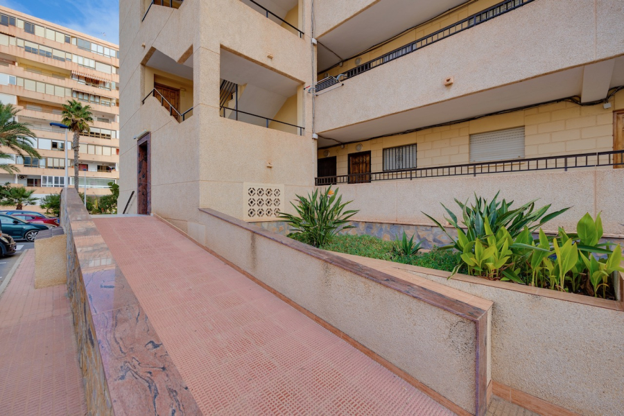 Resale - Lägenhet / Bungalow  - Torrevieja  - Cabo Cervera