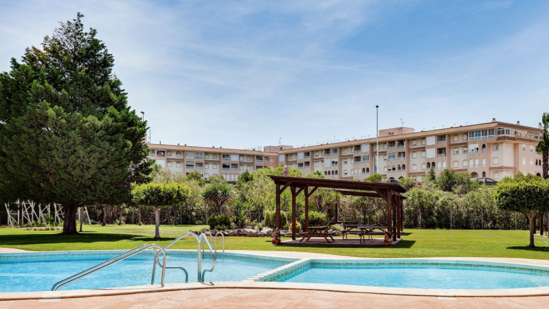 Apartment/Bungalow - Resale - Torrevieja  - Los Balcones