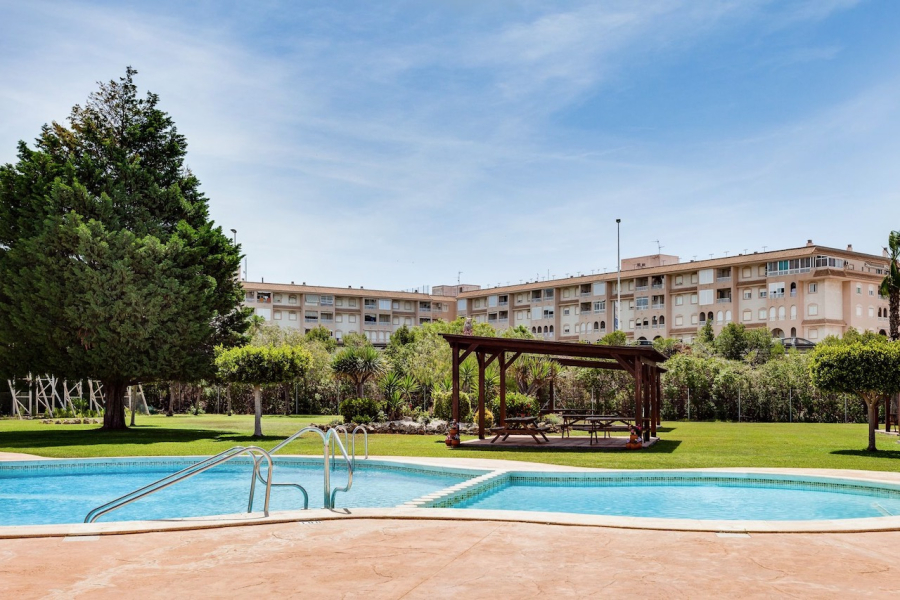 Resale - Apartment/Bungalow - Torrevieja  - Los Balcones