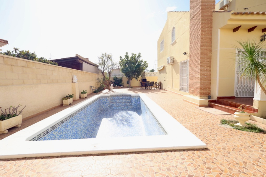 Resale - Villa / Semi detached - Orihuela Costa - Playa Flamenca