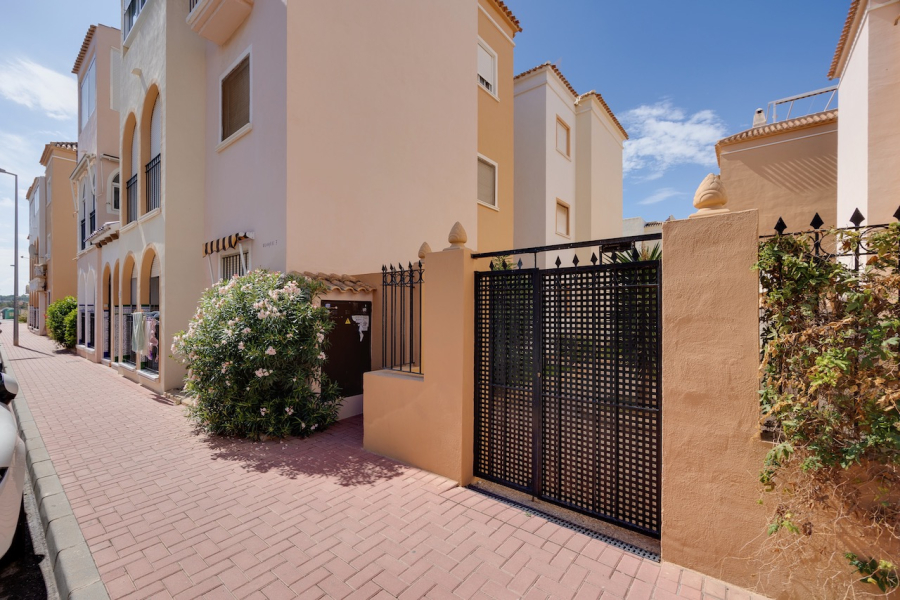 Resale - Apartment/Bungalow - Torrevieja  - Los Naufragos