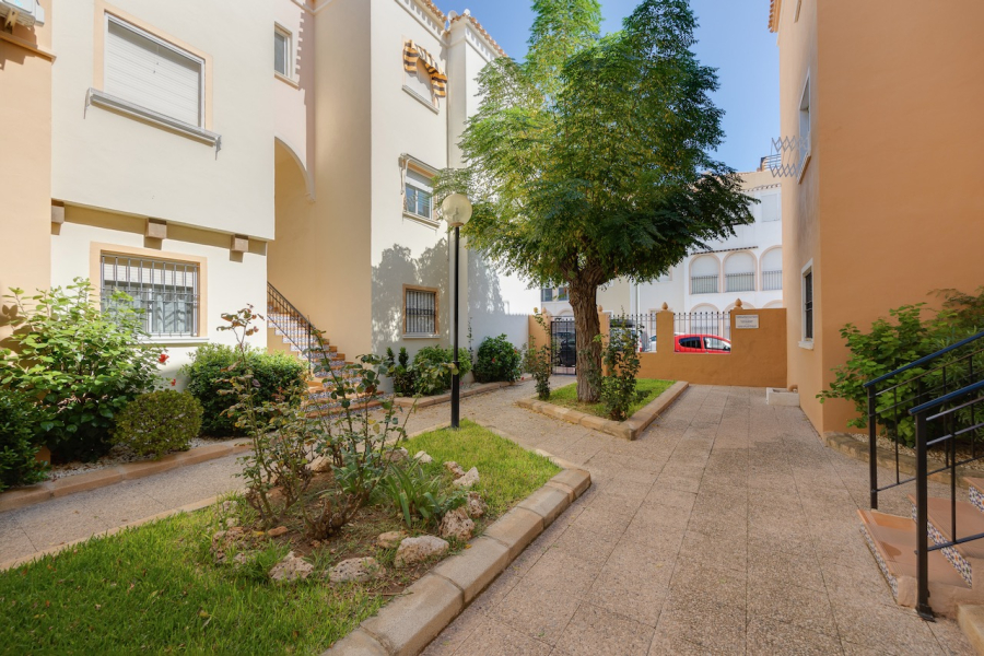 Resale - Apartment/Bungalow - Torrevieja  - Los Naufragos