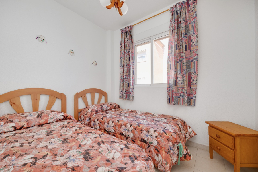 Resale - Apartment/Bungalow - Torrevieja  - Los Naufragos