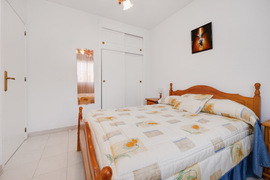 Resale - Apartment/Bungalow - Torrevieja  - Los Naufragos