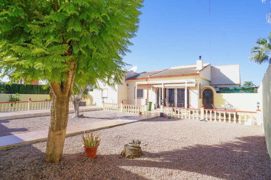 Resale - Villa / Semi detached - Torrevieja  - San Luis