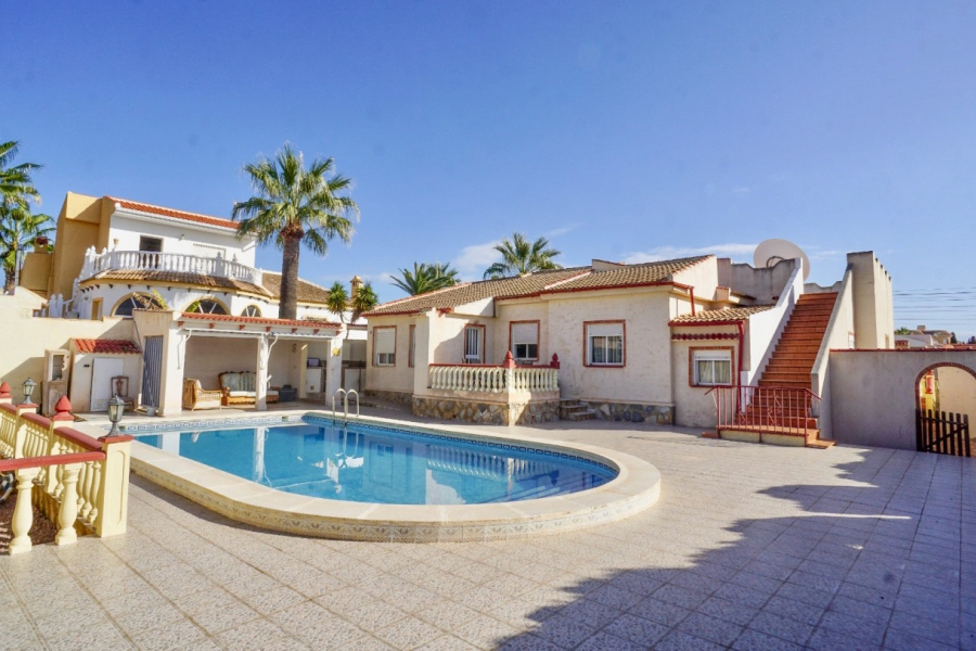 Resale - Villa / Semi detached - Torrevieja  - San Luis