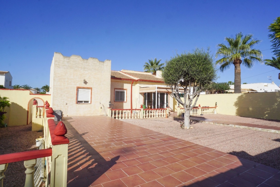 Resale - Villa / Semi detached - Torrevieja  - San Luis