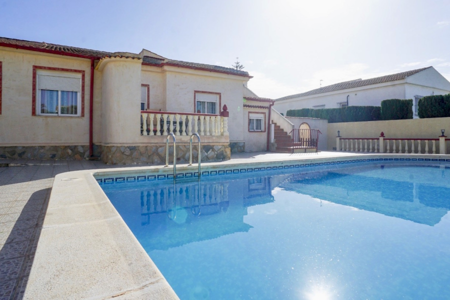 Resale - Villa / Semi detached - Torrevieja  - San Luis