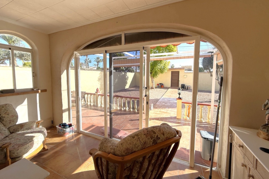 Resale - Villa / Semi detached - Torrevieja  - San Luis