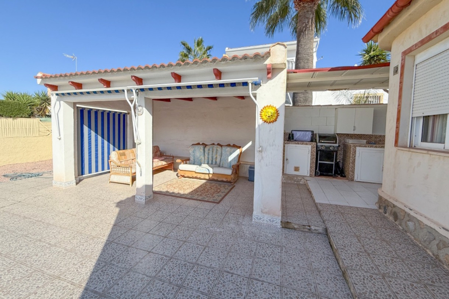 Resale - Villa / Semi detached - Torrevieja  - San Luis