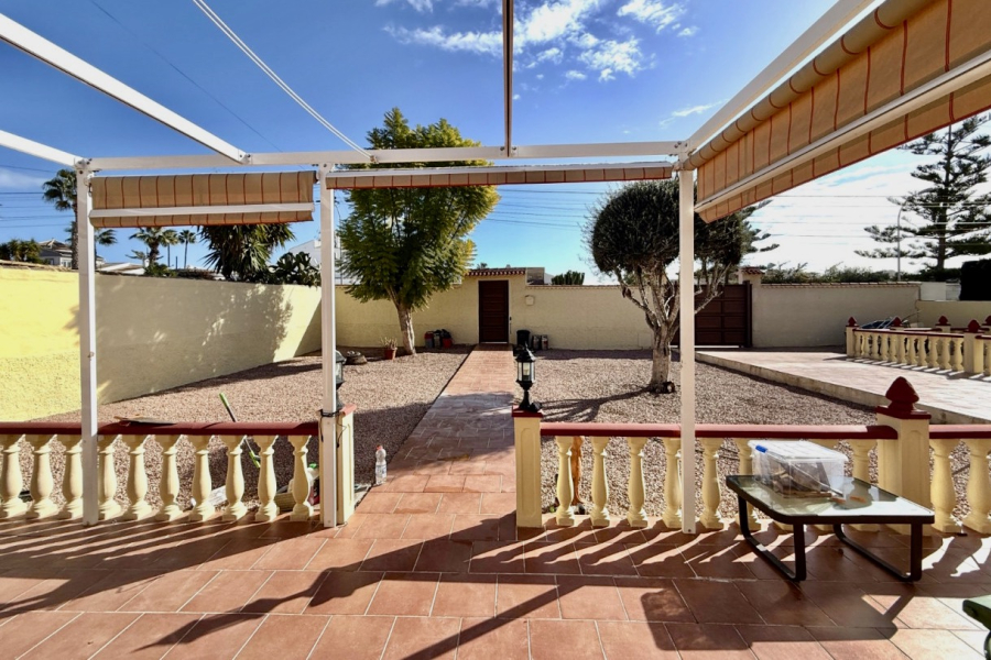 Resale - Villa / Semi detached - Torrevieja  - San Luis