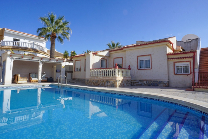 Villa / Semi detached - Resale - Torrevieja  - San Luis