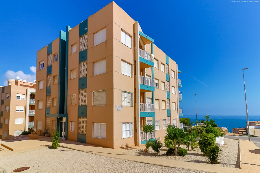 Resale - Apartamento/Bungalow - Torrevieja  - La Mata