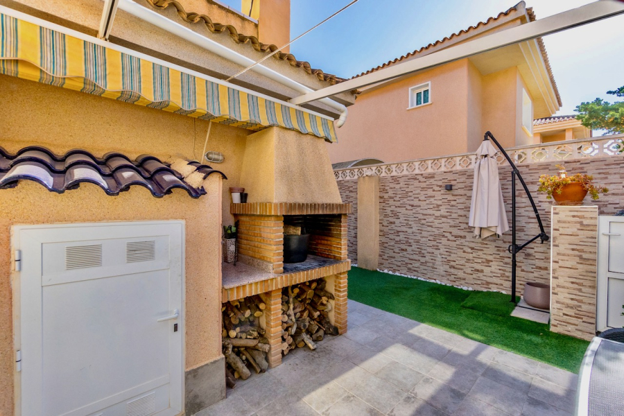 Resale - Villa / Semi detached - Orihuela Costa - Punta Prima