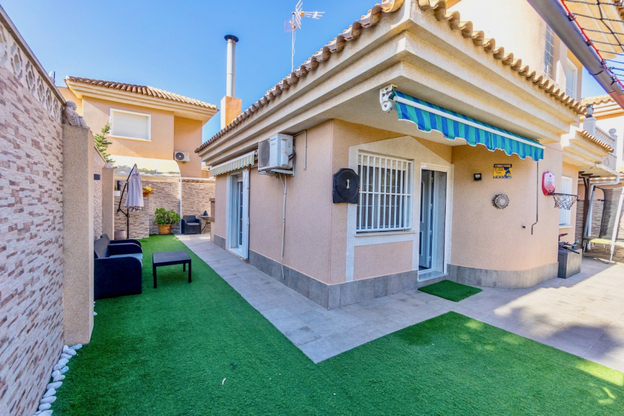 Resale - Villa / Semi detached - Orihuela Costa - Punta Prima