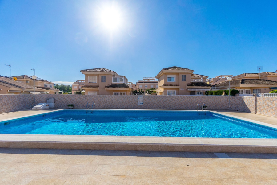 Resale - Villa / Semi detached - Orihuela Costa - Punta Prima