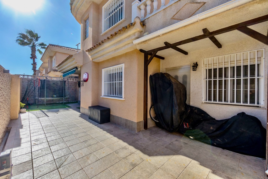 Resale - Villa / Semi detached - Orihuela Costa - Punta Prima