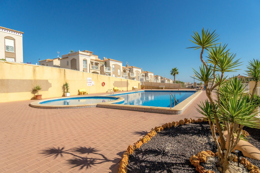 Resale - Apartment/Bungalow - Torrevieja  - Aguas Nuevas