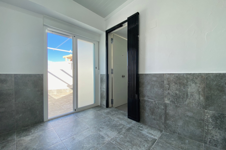 Resale - Duplex / Adosado - Torrevieja  - La Mata