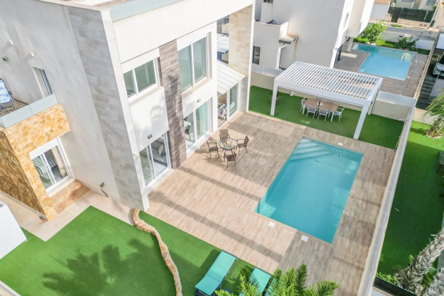 Resale - Villa / Semi detached - Torrevieja  - Torre del Moro