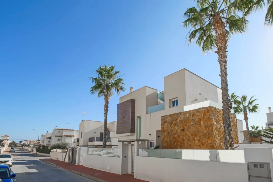 Resale - Villa / Semi detached - Torrevieja  - Torre del Moro