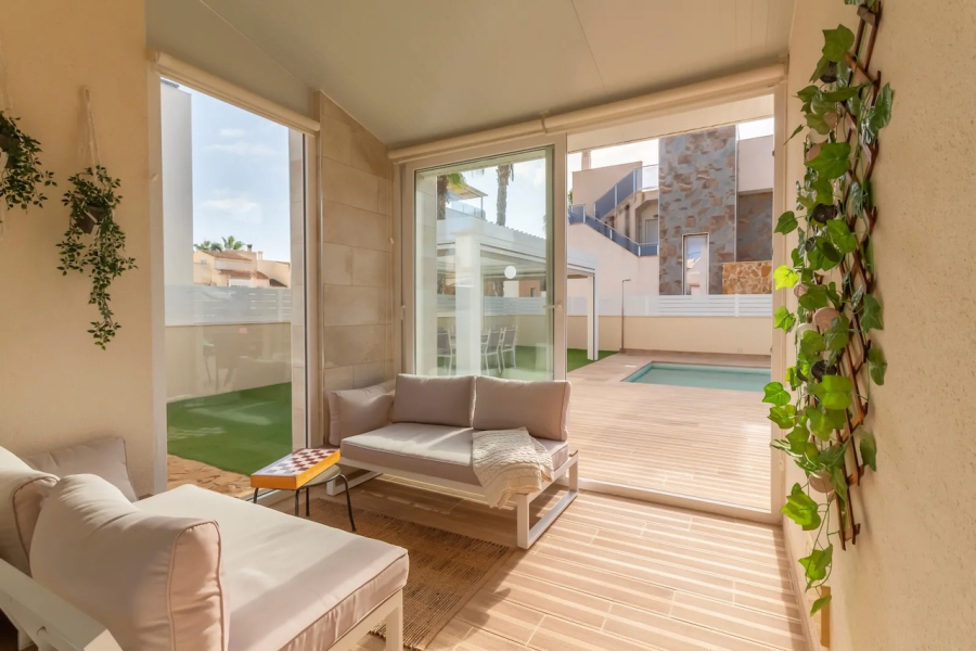 Resale - Villa / Semi detached - Torrevieja  - Torre del Moro