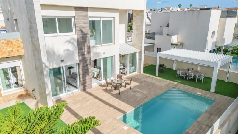 Villa / Semi detached - Resale - Torrevieja  - Torre del Moro