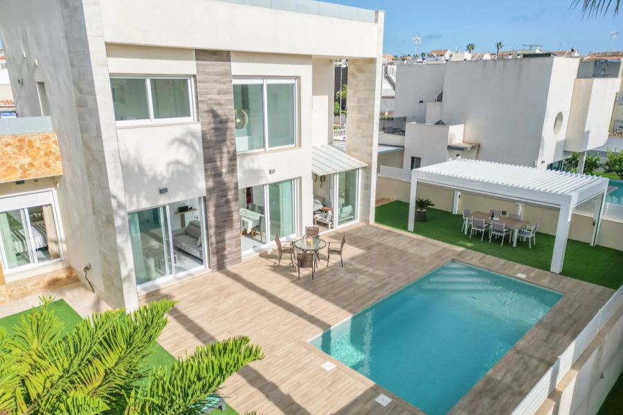 Resale - Villa / Semi detached - Torrevieja  - Torre del Moro