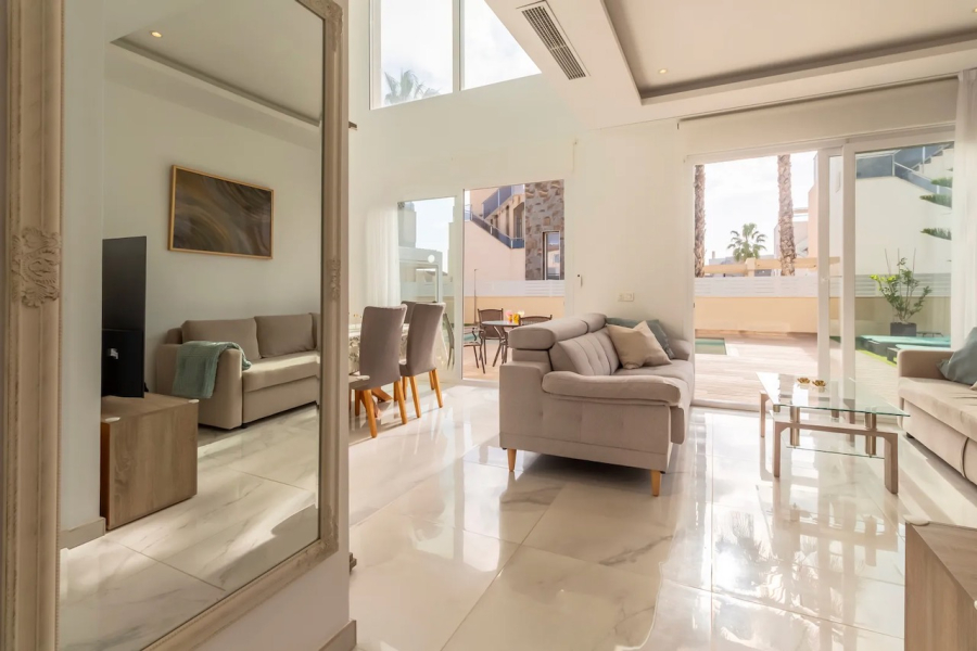 Resale - Villa / Semi detached - Torrevieja  - Torre del Moro
