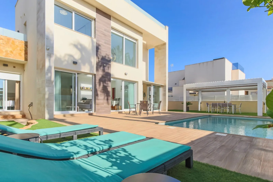 Resale - Villa / Semi detached - Torrevieja  - Torre del Moro