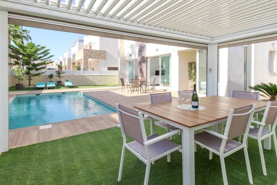 Resale - Villa / Semi detached - Torrevieja  - Torre del Moro