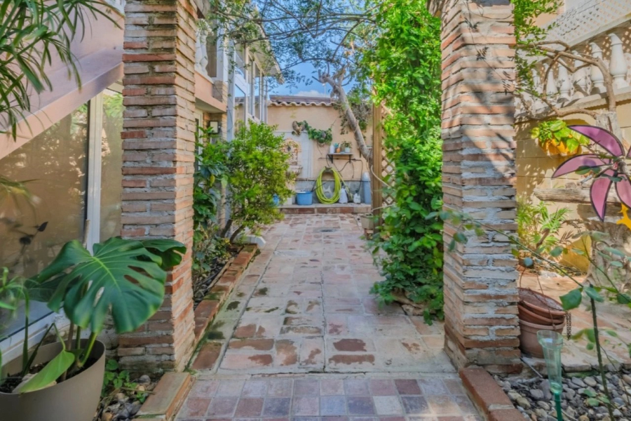 Resale - Townhouse / Duplex - Ciudad Quesada