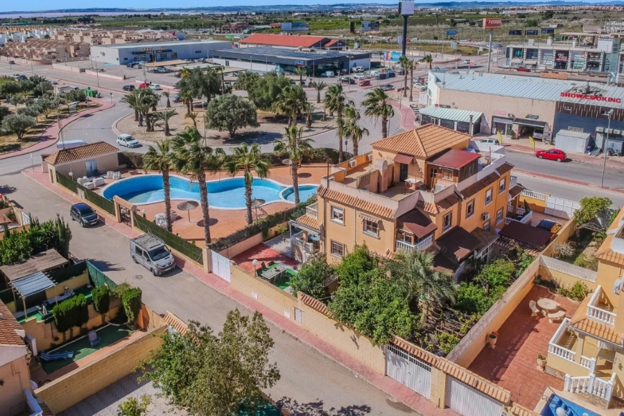 Resale - Townhouse / Duplex - Ciudad Quesada