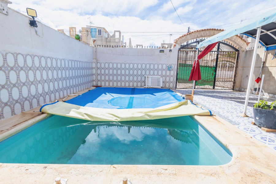 Resale - Villa / Semi detached - Torrevieja  - La Torreta