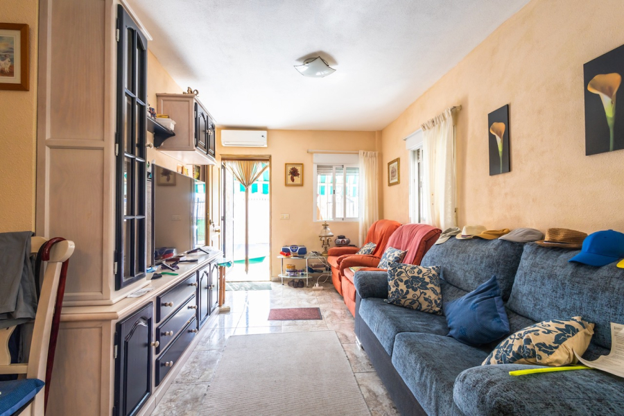 Resale - Villa / Semi detached - Torrevieja  - La Torreta