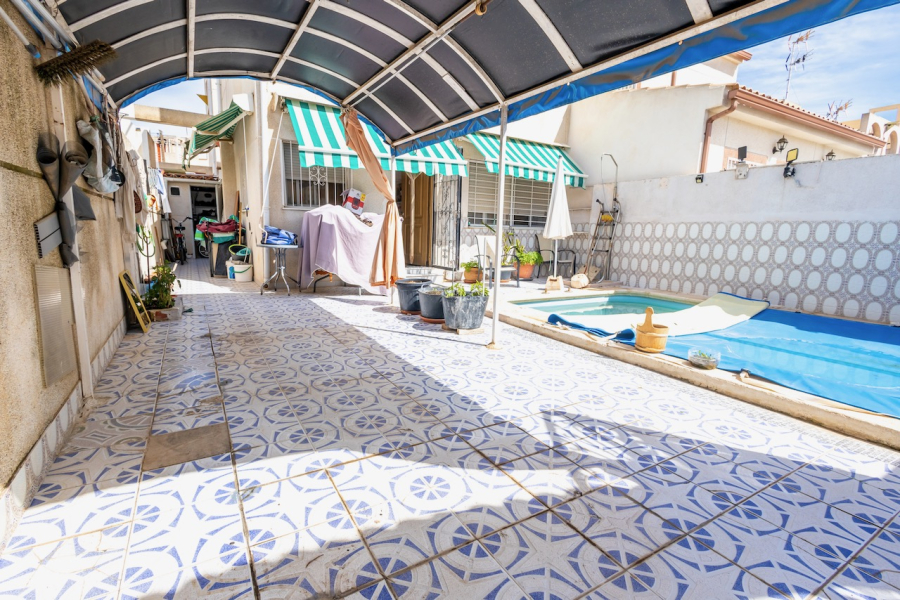 Resale - Villa / Semi detached - Torrevieja  - La Torreta