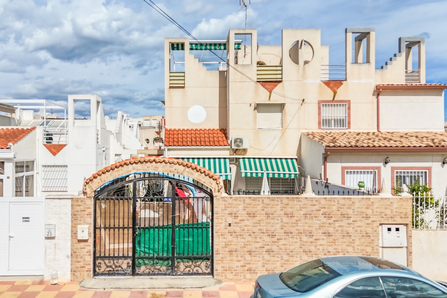 Resale - Villa / Semi detached - Torrevieja  - La Torreta