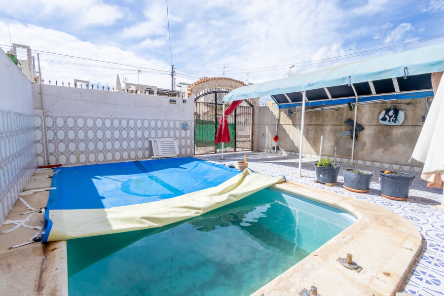 Resale - Villa / Semi detached - Torrevieja  - La Torreta