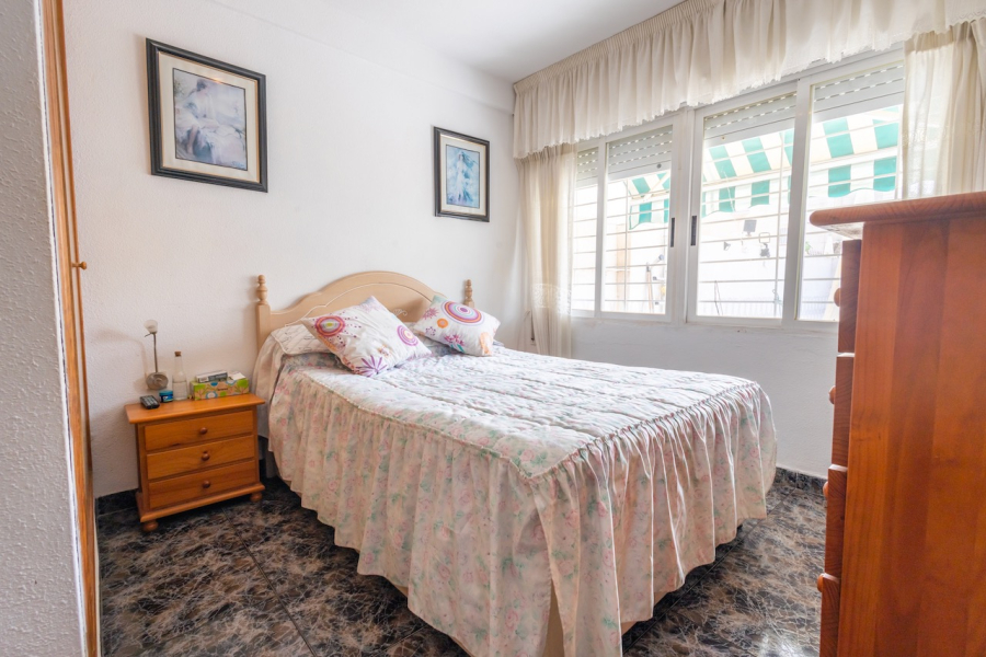 Resale - Villa / Semi detached - Torrevieja  - La Torreta