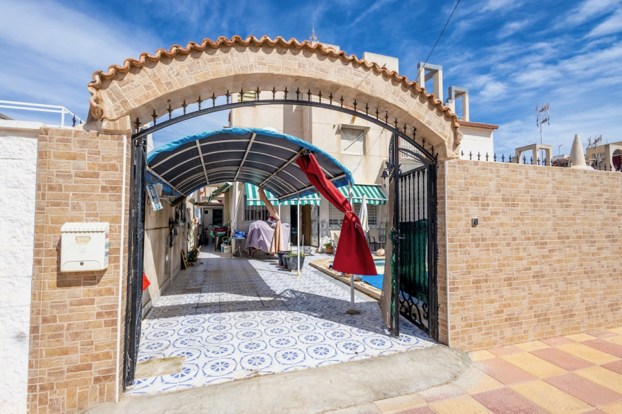 Resale - Villa / Semi detached - Torrevieja  - La Torreta