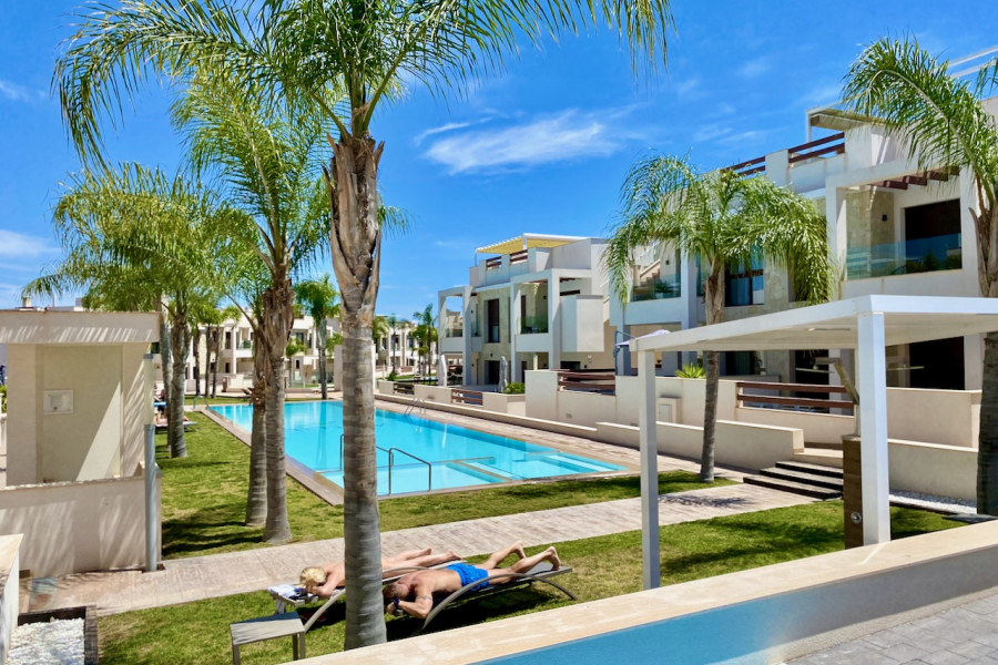 Resale - Apartment/Bungalow - Torrevieja  - Los Balcones