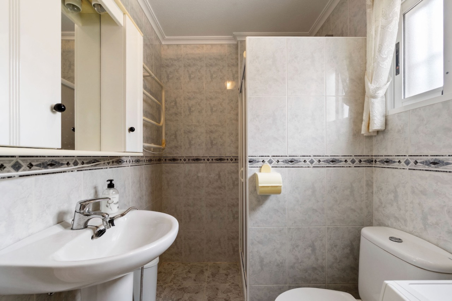Resale - Lägenhet / Bungalow  - Torrevieja  - Aguas Nuevas