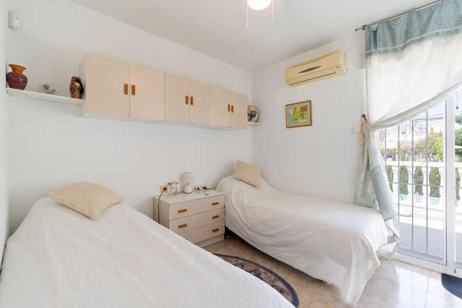 Resale - Duplex / Adosado - Torrevieja  - Aguas Nuevas